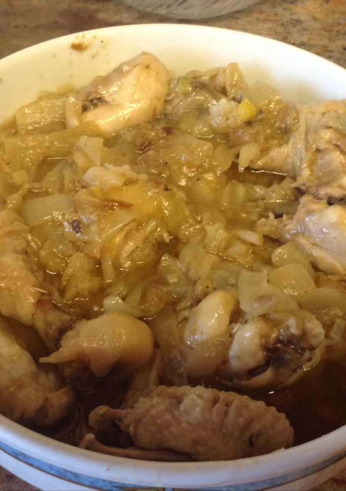 Una foto de Pollo con salsa de cebolla
