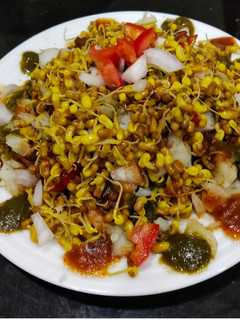 A picture of Sprouted Moth Beans Salad.