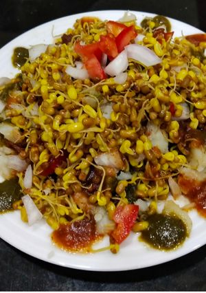 A picture of Sprouted Moth Beans Salad.