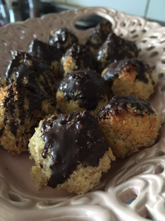 Una foto de Coquitos 🥥 receta muy fácil!