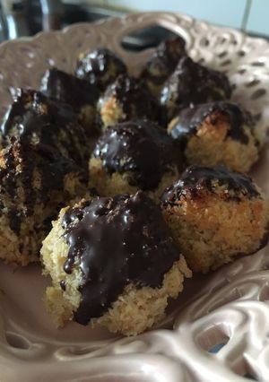 Una foto de Coquitos 🥥 receta muy fácil!