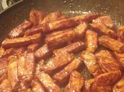 Une photo de sauce teriyaki