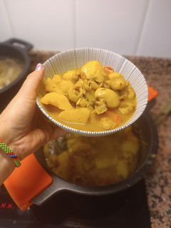 Una foto de Estofado de patatas con calamares