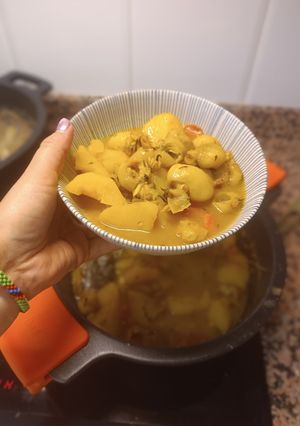 Una foto de Estofado de patatas con calamares