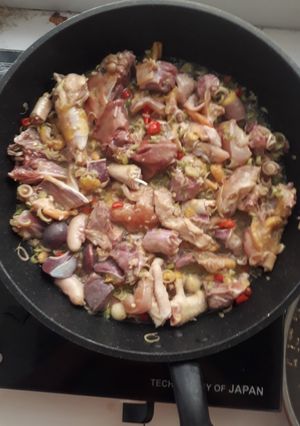 Hình của món Gà kho xả ớt.