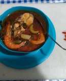 Caldo de pescado con camarones