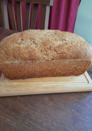 Una foto de Pan 🍞 Integral...mi mejor versión 😋😋😋