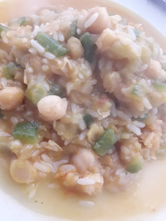 Una foto de Guiso de arroz vegetariano/Vegano