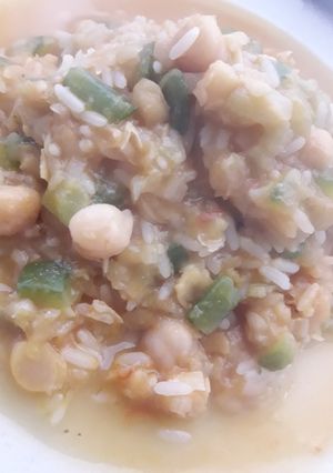 Una foto de Guiso de arroz vegetariano/Vegano