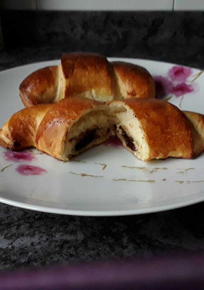 Una foto de Mediaslunas o croissants rellenos de chocolate