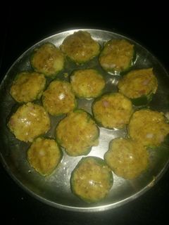भरवा कटोरी शिमला मिर्च (Bahrvan katori simla mirch recipe in hindi) रेसिपी मुख्य फोटो