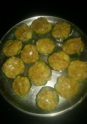 भरवा कटोरी शिमला मिर्च (Bahrvan katori simla mirch recipe in hindi) रेसिपी मुख्य फोटो