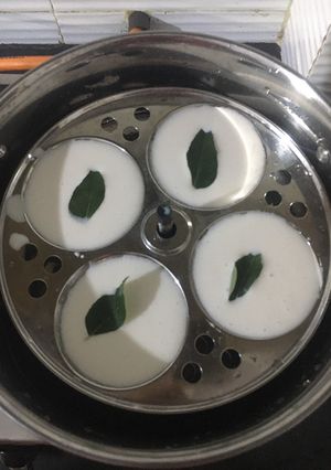 इडली (Idli recipe in Hindi) रेसिपी मुख्य फोटो