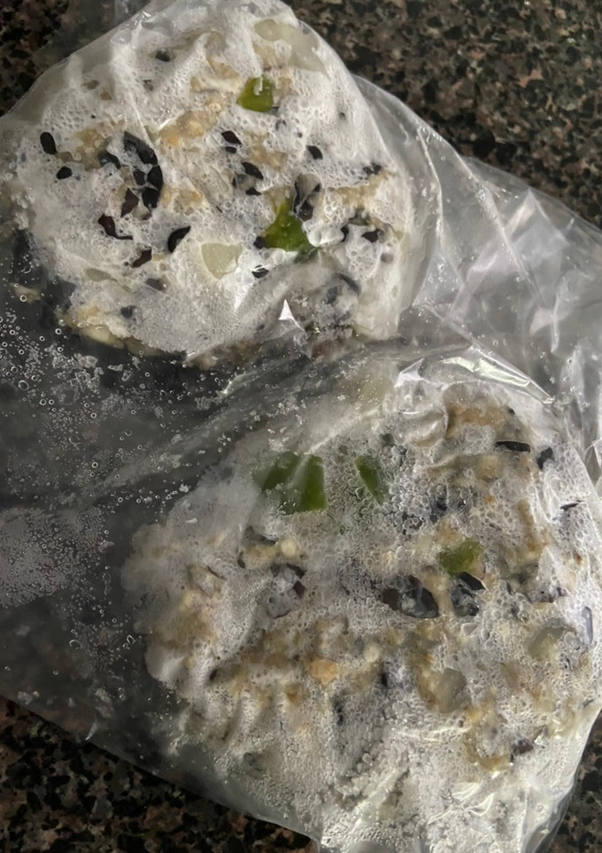 Una foto de Hamburguesas saludables de porotos negros. APTO PARA OVO-VEGETARÍAN🌱