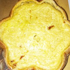 A picture of Pineapple cake (pulpy).