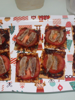 Una foto de Aperitivos de mermelada de naranja amarga y anchoas