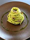 Spaghetti alla crema di zucchine, alici e olio al basilico