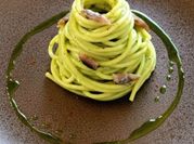 Una foto di aglio olio peperoncino