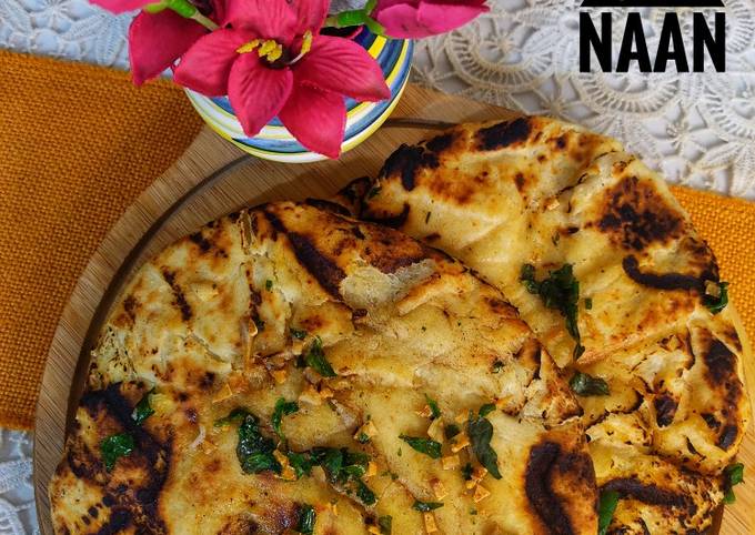 Cheesy garlic naan