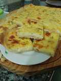 Tarta 3 quesos, cebolla y crema