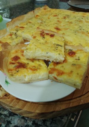 Una foto de Tarta 3 quesos, cebolla y crema