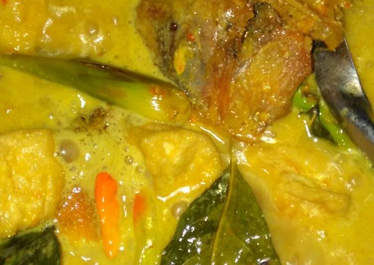 Cara memasak Ikan kakap bumbu rujak (kuning) yang Lezat