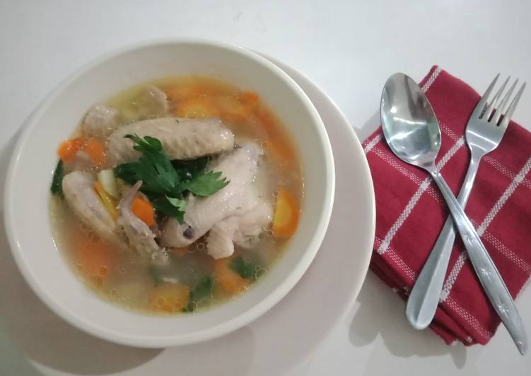 Bagaimana Menyiapkan Sup Ayam Baso Dadakan, Enak Banget