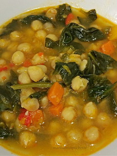 Una foto de Potaje de garbanzos y verduras