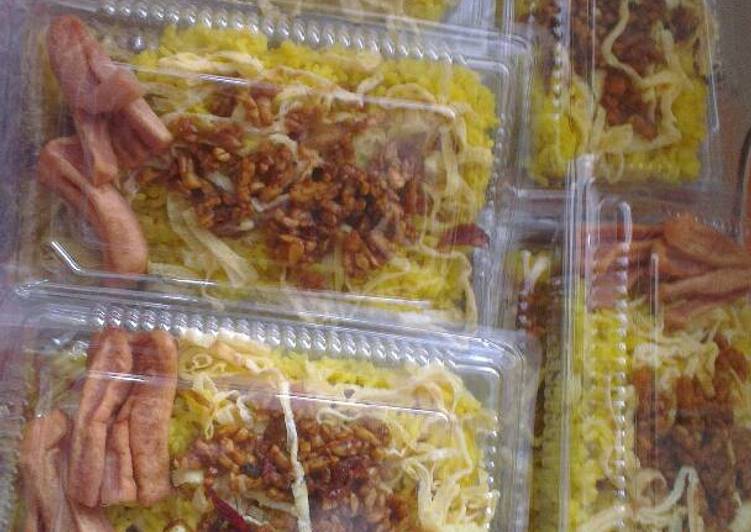 6 Resep: Nasi uduk kuning magic com with orek tempe dan telur dadar yang Lezat Sekali!