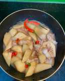 Măng kho thịt ba chỉ