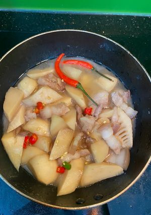 Hình của món Măng kho thịt ba chỉ.