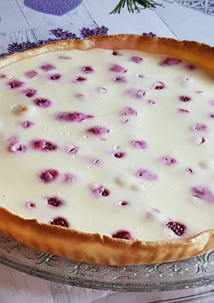 Una foto de Tarta de yogur griego y frambuesas