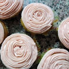A picture of Strawberry cupcakes #weeklyjikonichallenge.