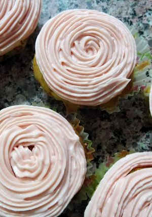 A picture of Strawberry cupcakes #weeklyjikonichallenge.