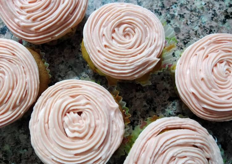 Recipe of Perfect Strawberry cupcakes #weeklyjikonichallenge