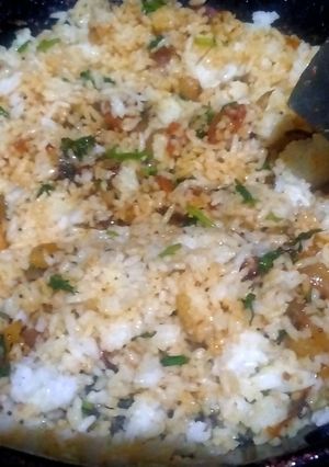 A picture of Onion tomato fried rice.