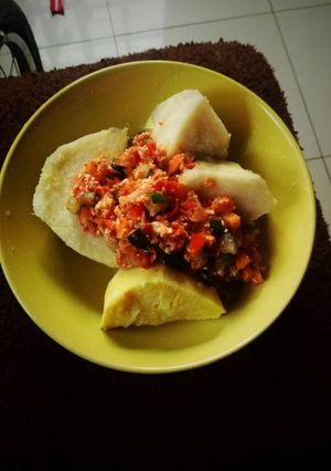 A picture of Boiled potatoes and egg sauce.