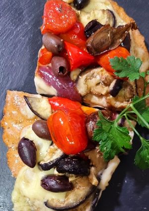 Una foto de Tosta de verduras de temporada Eco