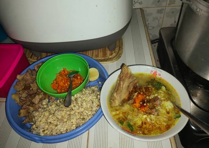 Bagaimana Menyiapkan Soto Balungan Sapi yang Lezat