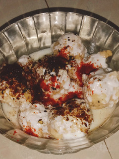 दही बड़ा (dahi vada recipe in Hindi) रेसिपी मुख्य फोटो