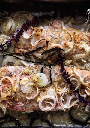 Una foto de Corvina al horno con ghee, salvia y limón
