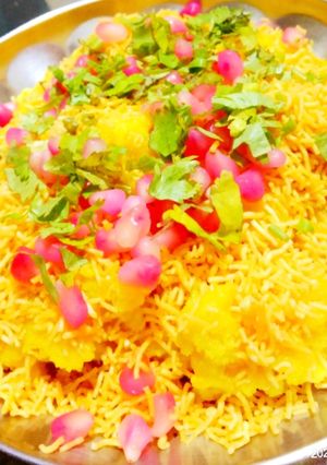 A picture of Surati Sev Khamani.