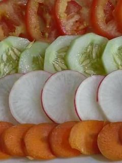 सिंपल सलाद (Simple salad recipe in hindi) रेसिपी मुख्य फोटो