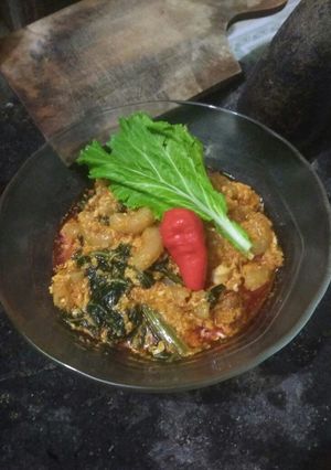 Foto resep Seblak makaroni telur daun sawi bumbu cabe merah