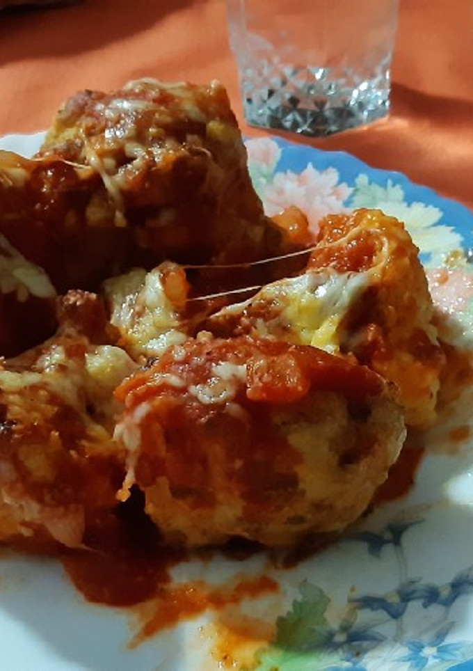 Una foto de Coliflor gratinada con tomate y chorizo