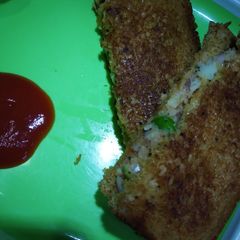 A picture of Potato veggies sandwich.