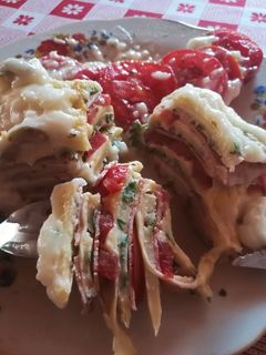 Una foto de Torre Napolitano con salsa de aceitunas