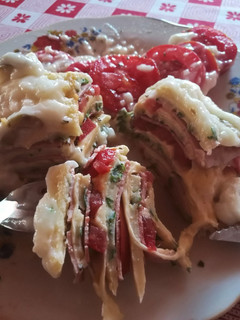Una foto de Torre Napolitano con salsa de aceitunas