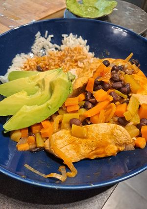 Une photo de Bowl tex mex avocat cheddar