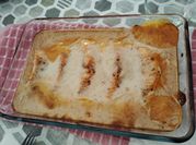 Una foto de langostinos en salsa blanca